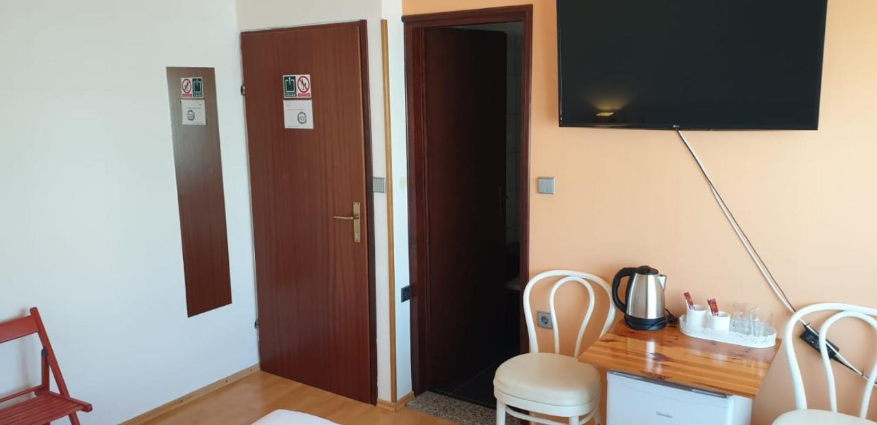 Apartments And Rooms Ivana Krk Town Luaran gambar