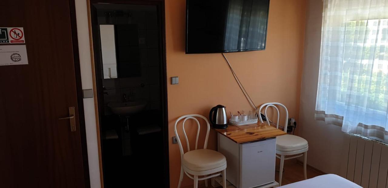 Apartments And Rooms Ivana Krk Town Luaran gambar