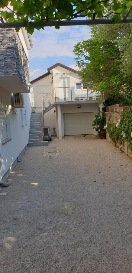Apartments And Rooms Ivana Krk Town Luaran gambar