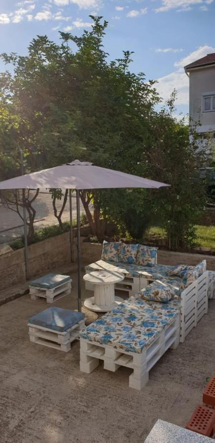 Apartments And Rooms Ivana Krk Town Luaran gambar