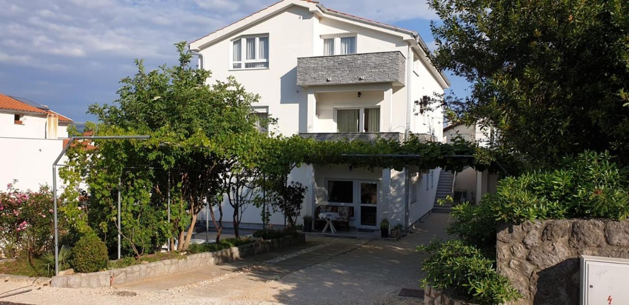 Apartments And Rooms Ivana Krk Town Luaran gambar