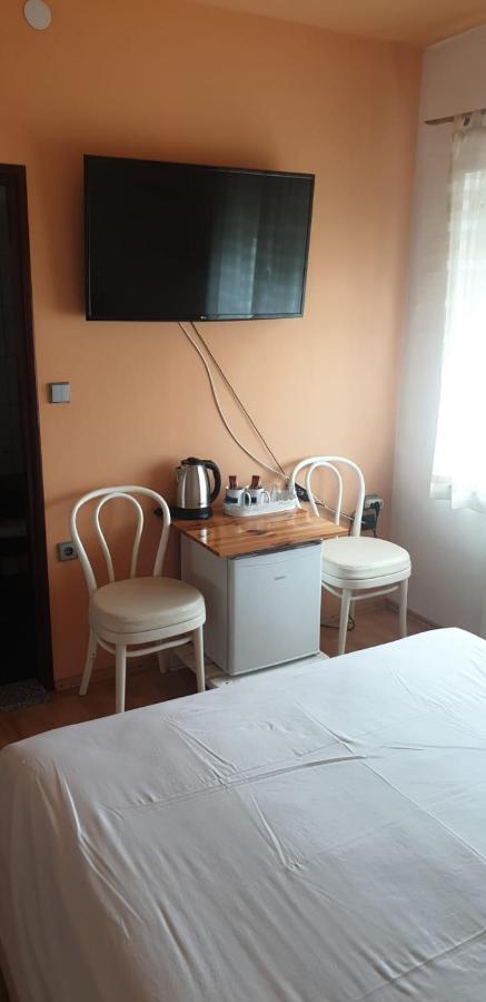 Apartments And Rooms Ivana Krk Town Luaran gambar