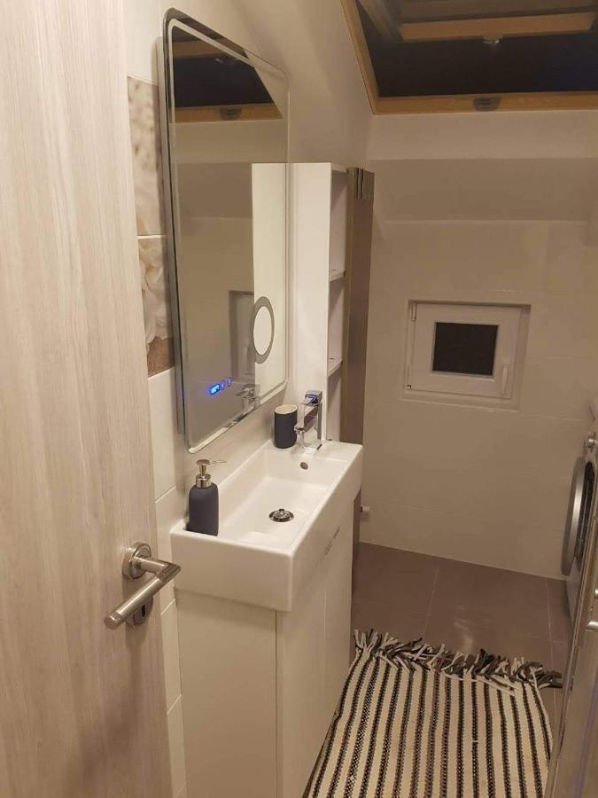 Apartments And Rooms Ivana Krk Town Luaran gambar