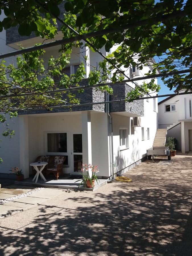Apartments And Rooms Ivana Krk Town Luaran gambar